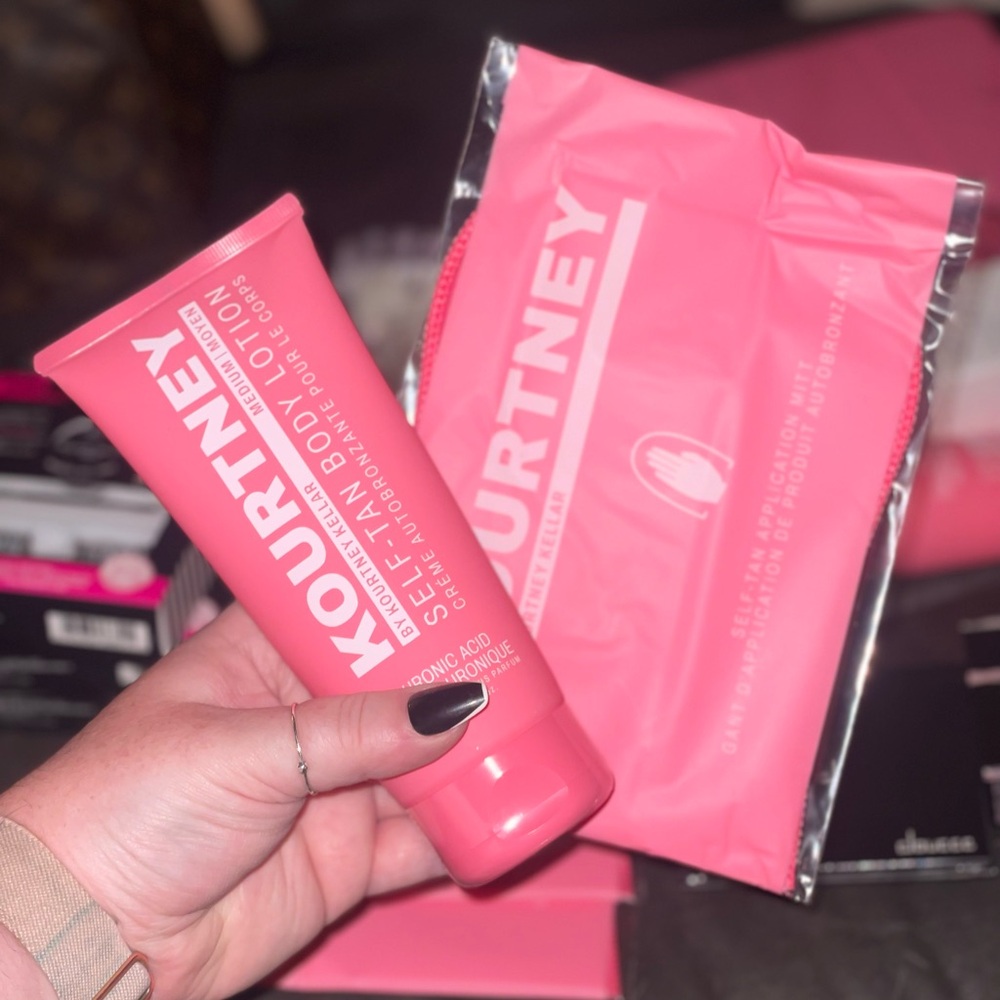 Kourtney Self-Tan Body Lotion and Mit